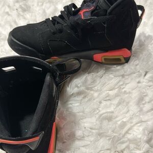 Air Jordan black and orange size 4.5 y